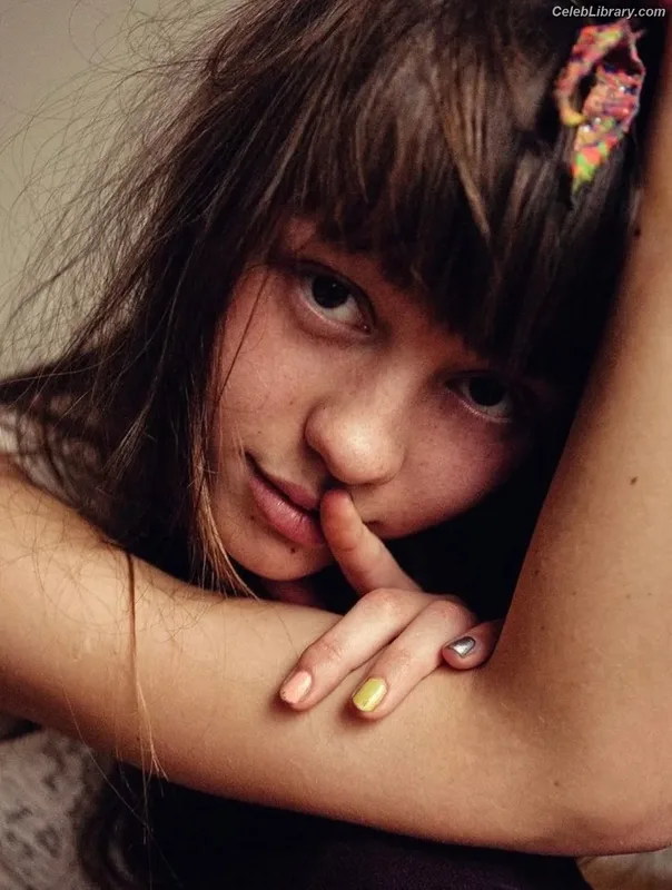 Mia Goth photo 24 of 609