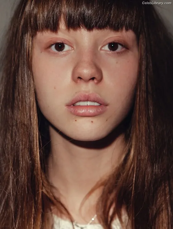 Mia Goth photo 5 of 609