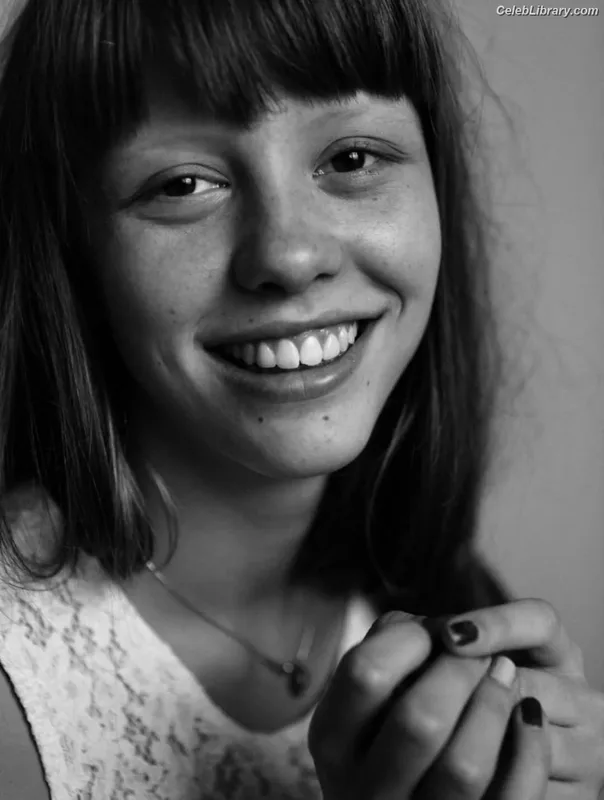 Mia Goth photo 6 of 609