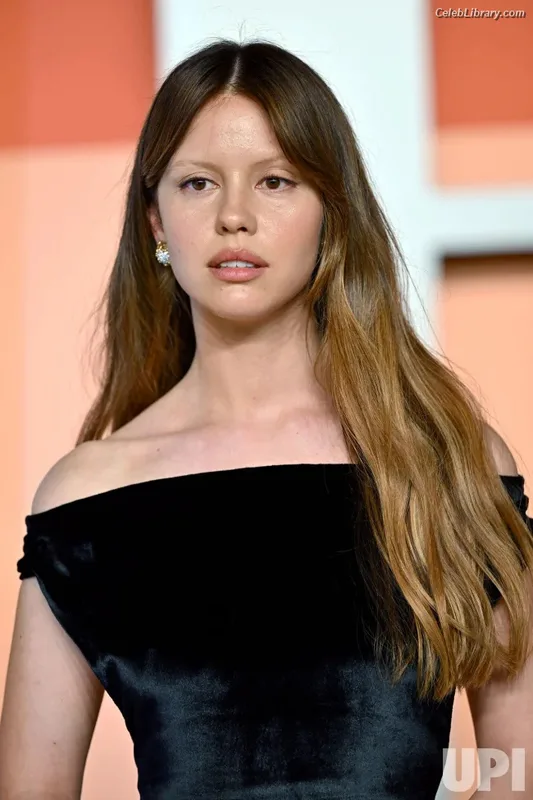 Mia Goth photo 14 of 609