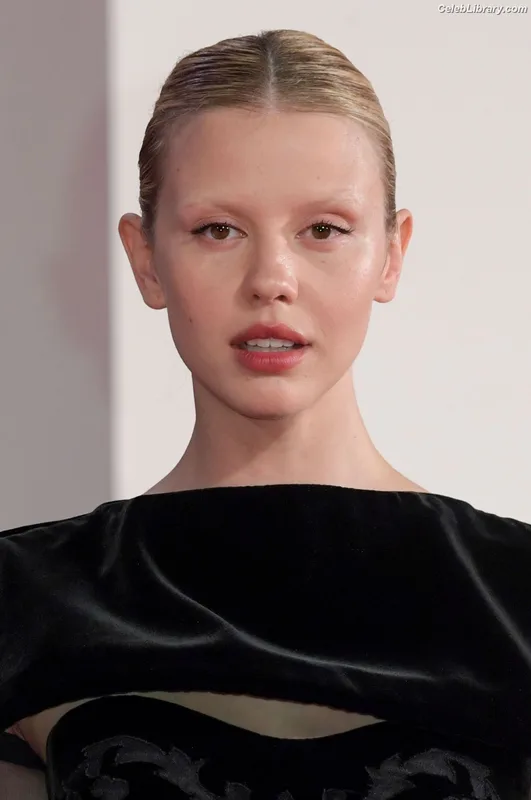 Mia Goth photo 19 of 609