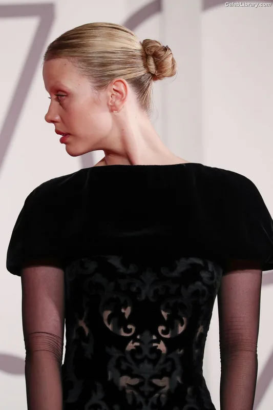 Mia Goth photo 20 of 609