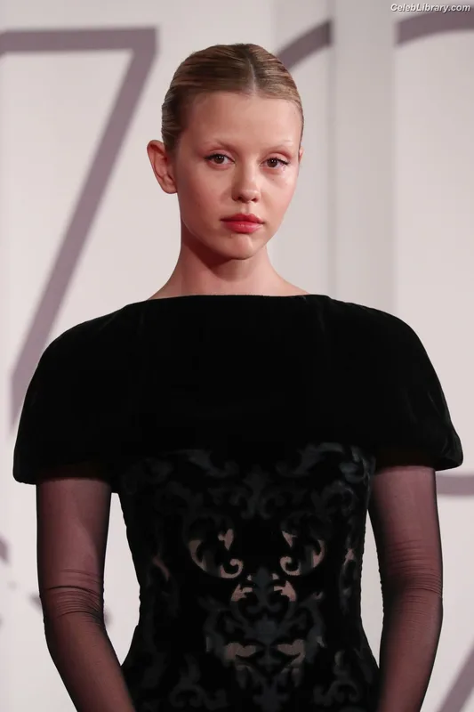 Mia Goth photo 22 of 609