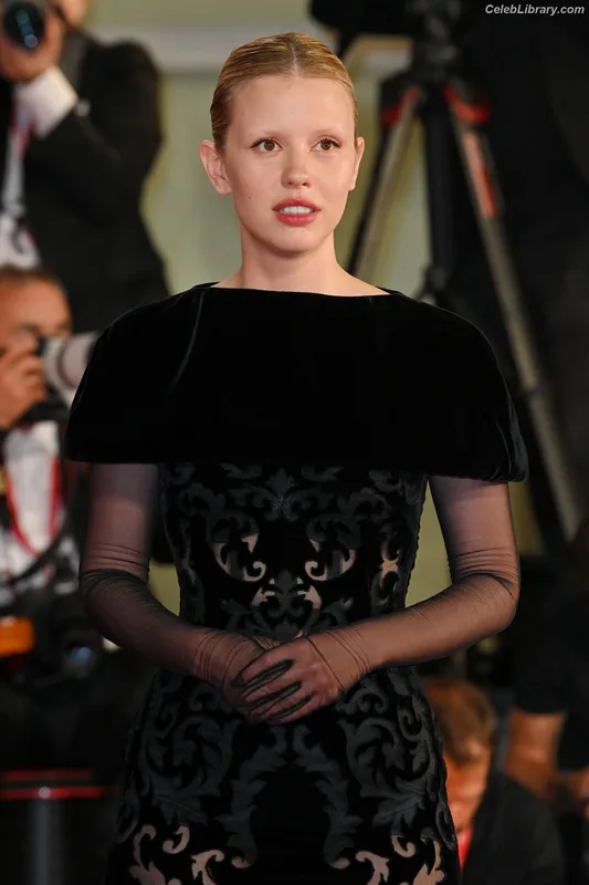 Mia Goth photo 24 of 609