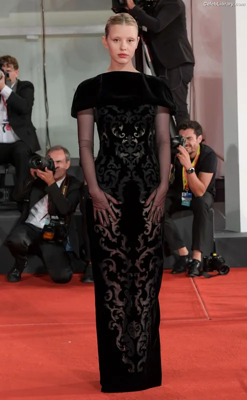 Mia Goth photo 2 of 609