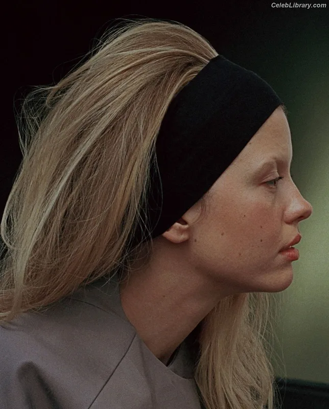 Mia Goth photo 8 of 609