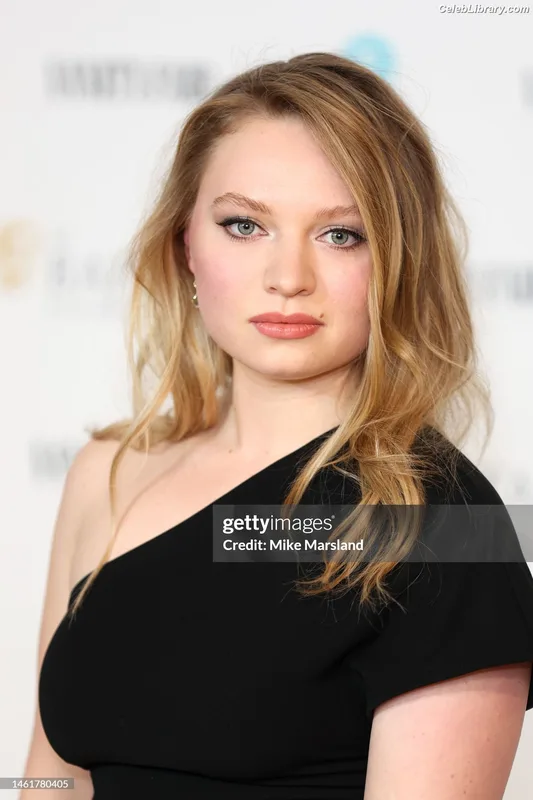 Mia Threapleton photo 2 of 26