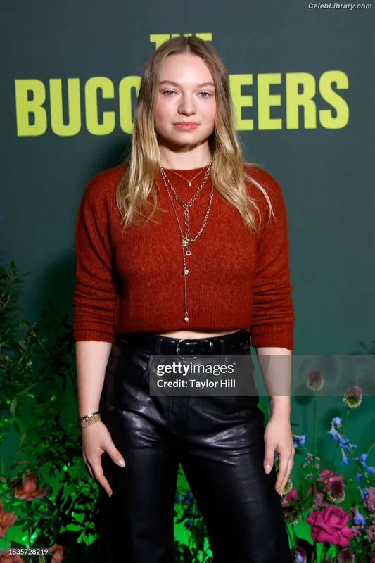 Mia Threapleton photo 7 of 26