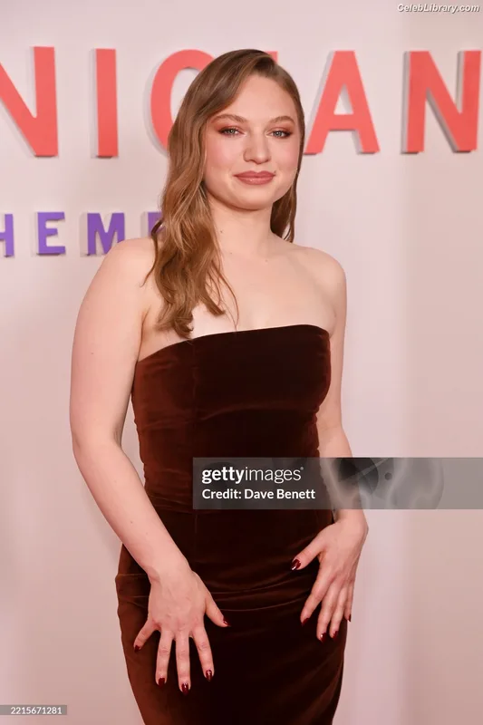Mia Threapleton photo 11 of 26
