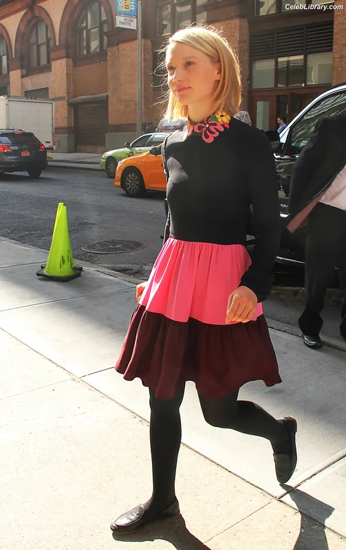 Mia Wasikowska photo 6 of 11