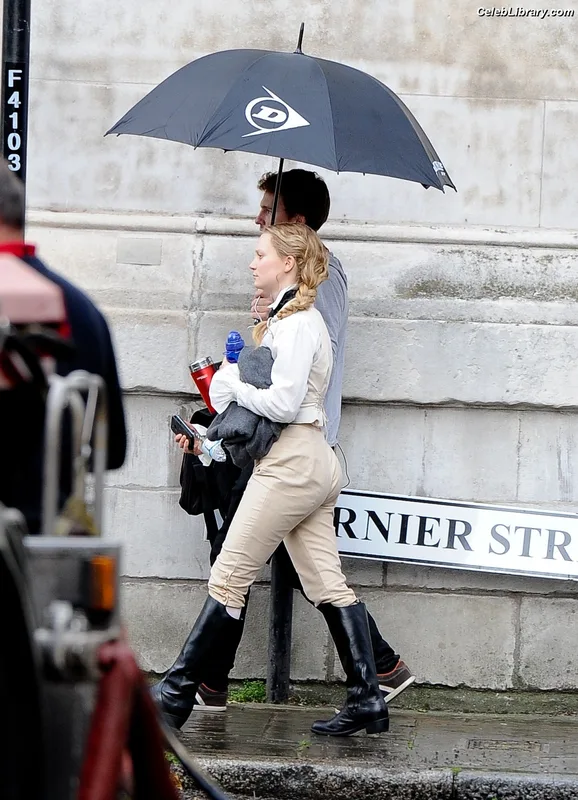 Mia Wasikowska photo 8 of 11