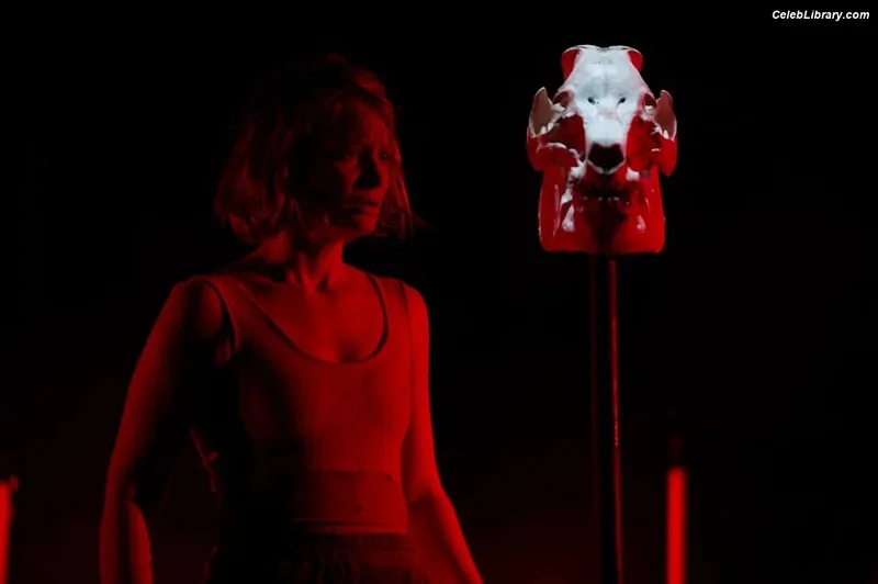 Mia Wasikowska photo 4 of 11