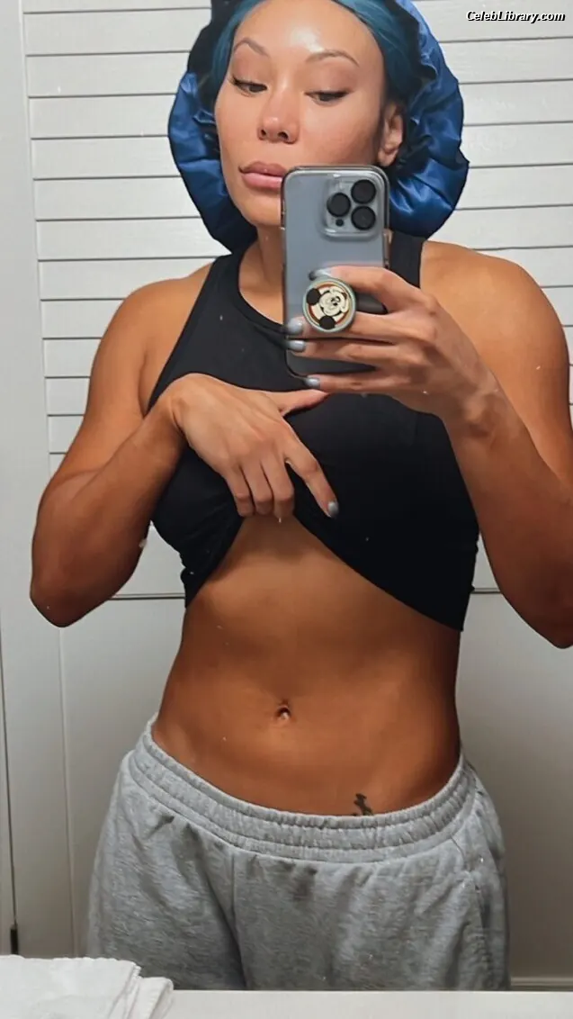Mia Yim photo 17 of 364
