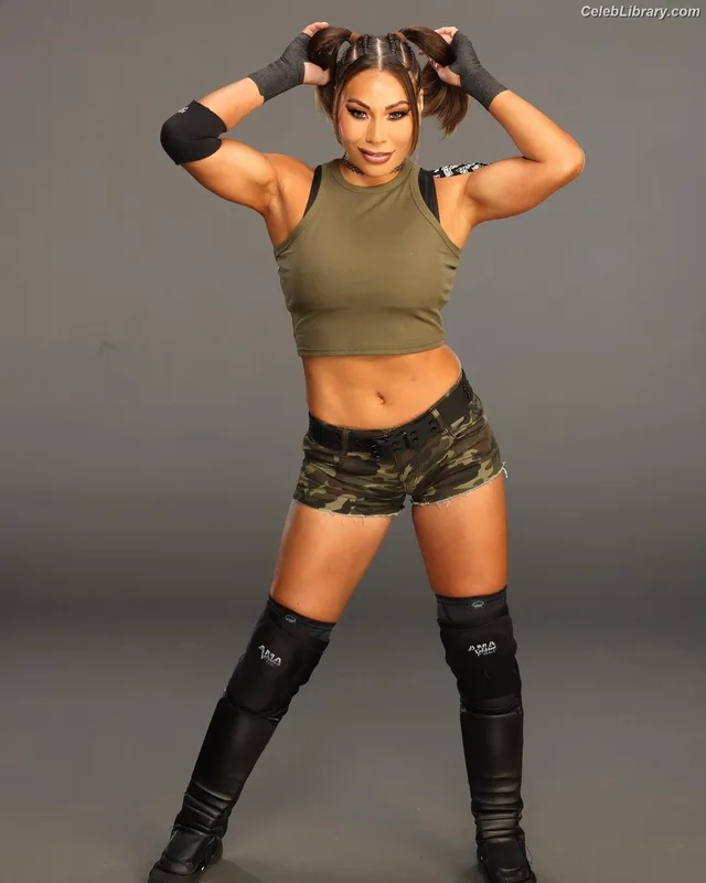 Mia Yim photo 23 of 364