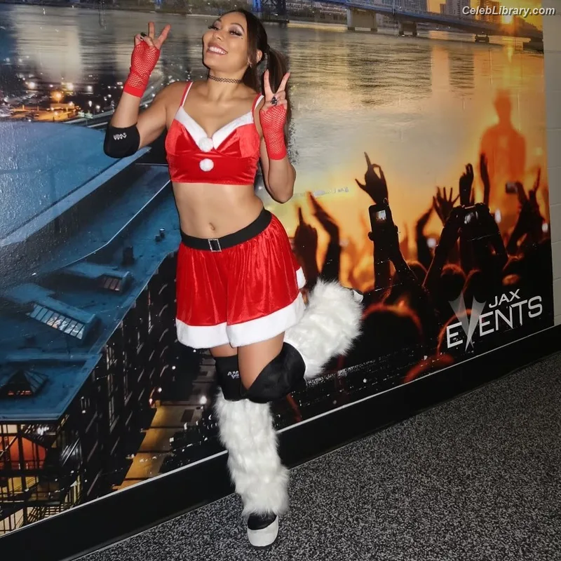 Mia Yim photo 10 of 364