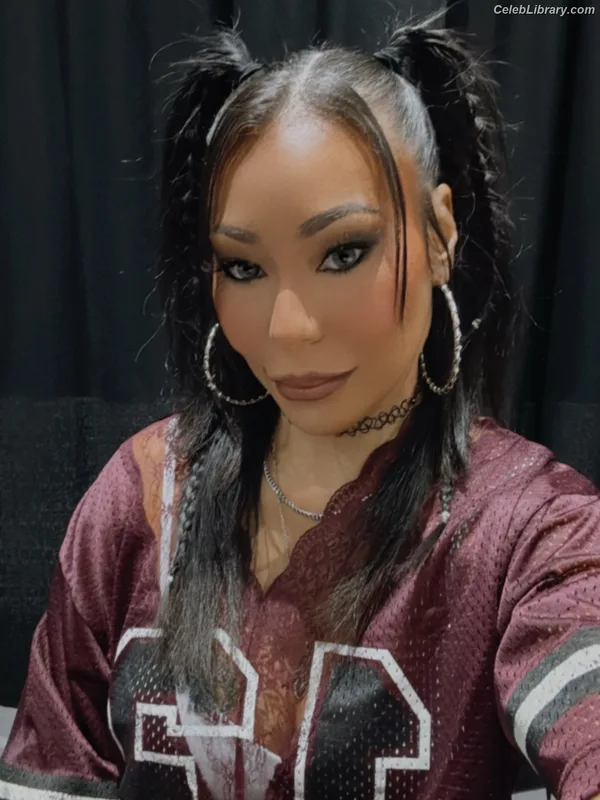 Mia Yim photo 21 of 364