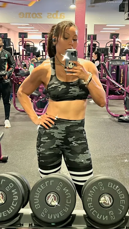 Mia Yim photo 12 of 364