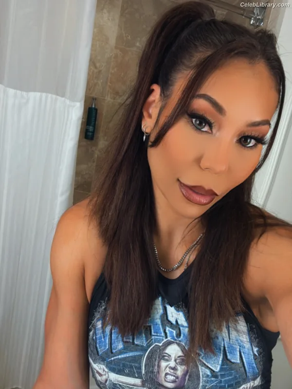 Mia Yim photo 23 of 364