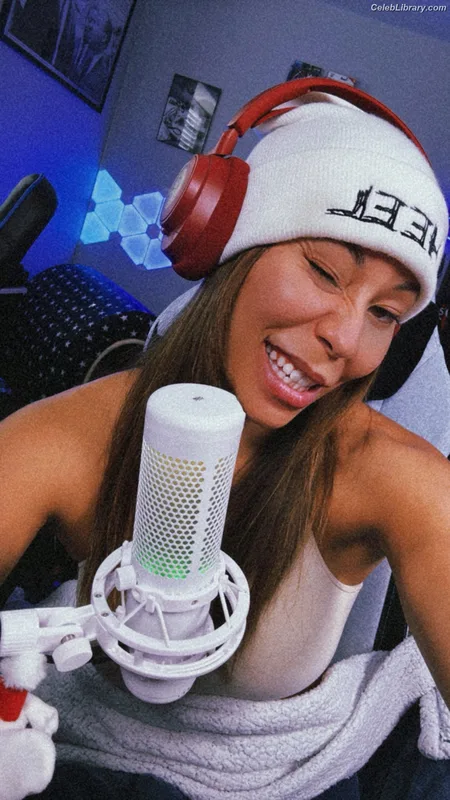 Mia Yim photo 23 of 364