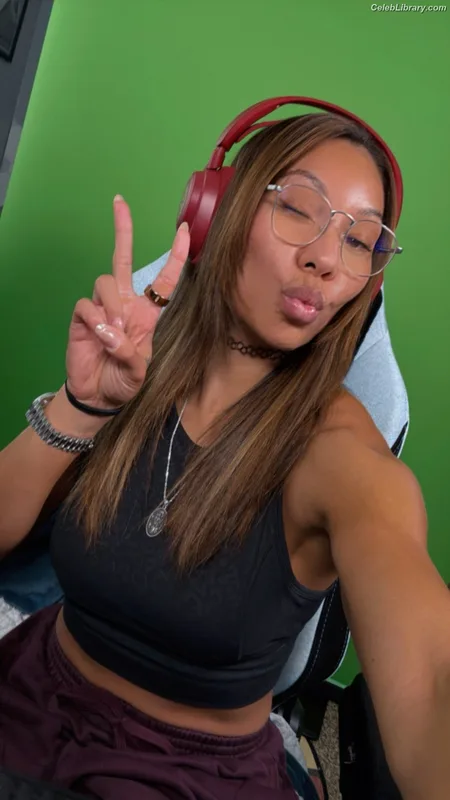 Mia Yim photo 13 of 364