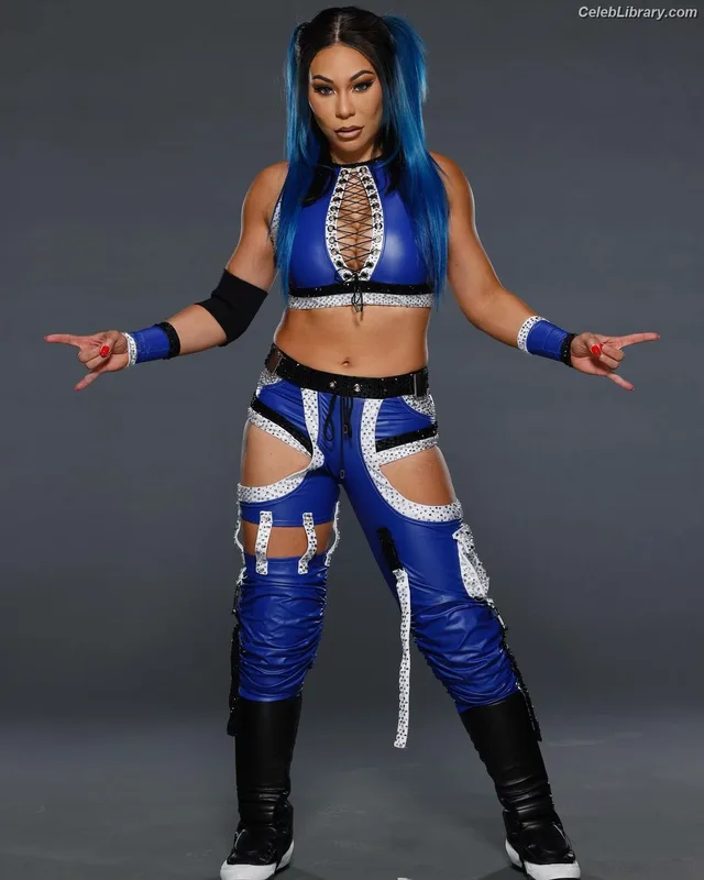 Mia Yim photo 14 of 364