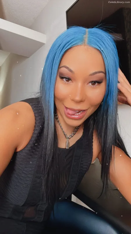Mia Yim photo 21 of 364