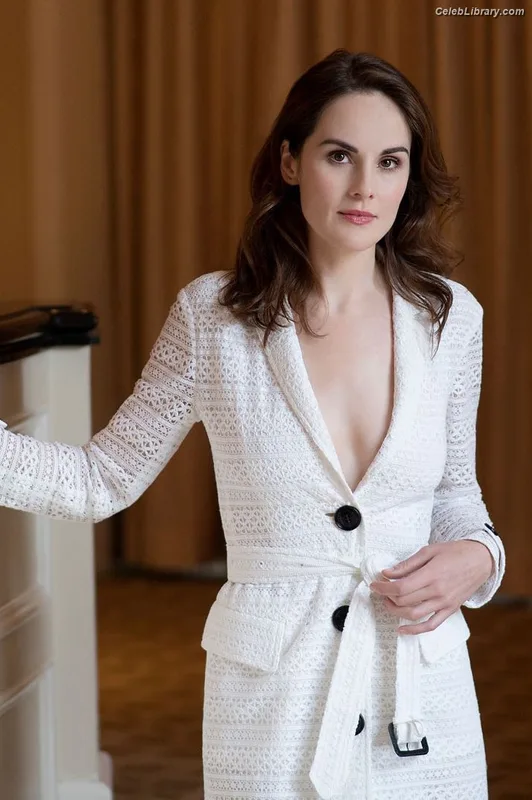 Michelle Dockery photo 17 of 41