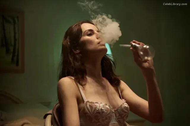Michelle Dockery photo 21 of 41