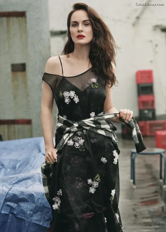 Michelle Dockery photo 24 of 41