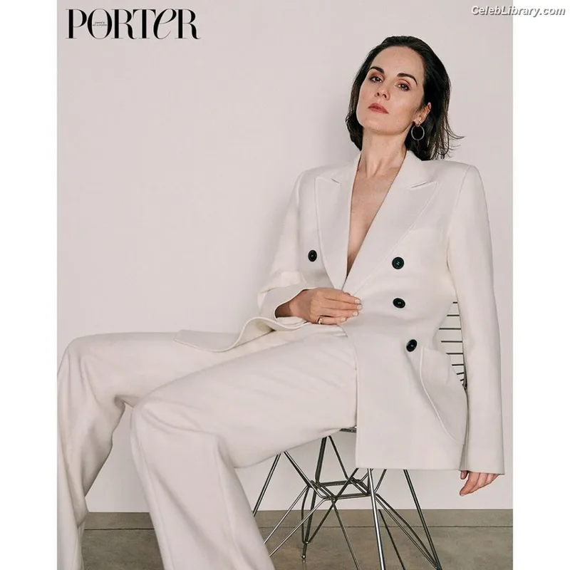 Michelle Dockery photo 8 of 41