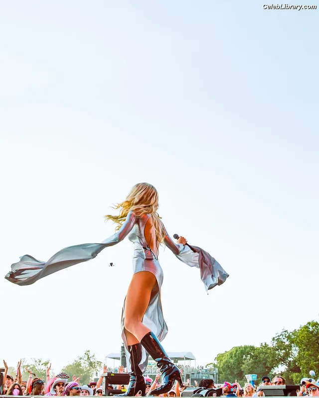 Michelle Joy photo 6 of 140
