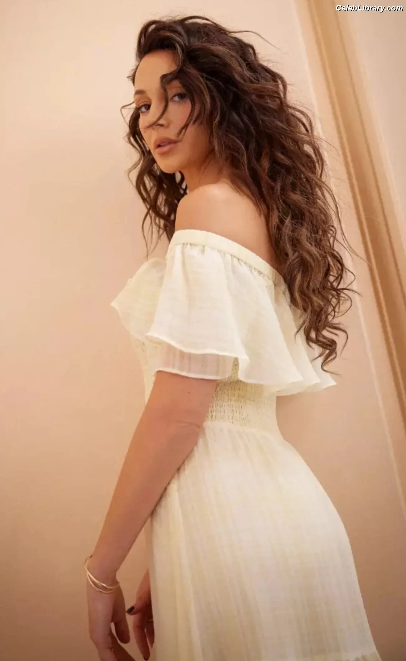 Michelle Keegan photo 1 of 537