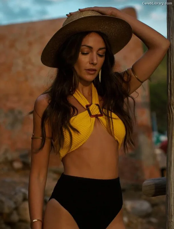 Michelle Keegan photo 10 of 535