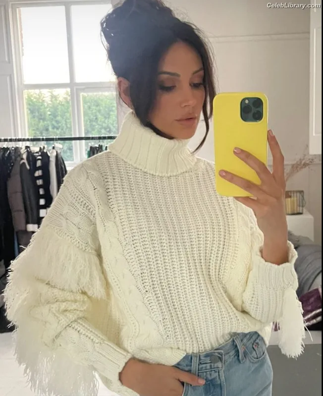 Michelle Keegan photo 16 of 535