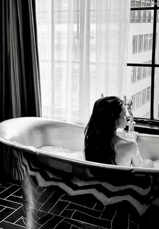 Michelle Keegan photo 22 of 535