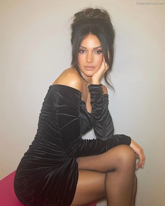 Michelle Keegan photo 20 of 535