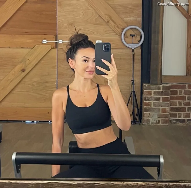 Michelle Keegan photo 5 of 535