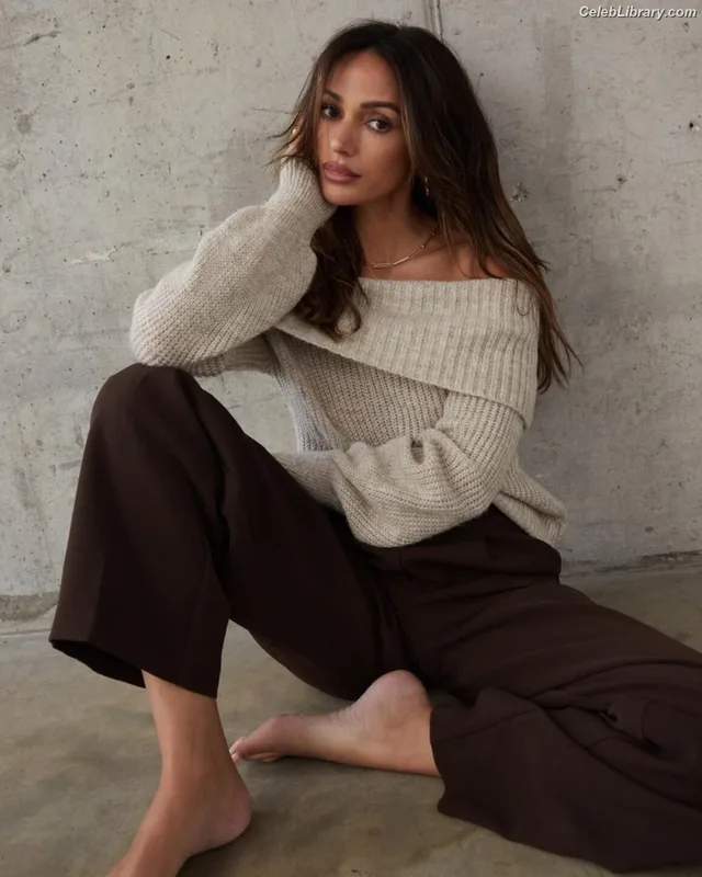 Michelle Keegan photo 13 of 535