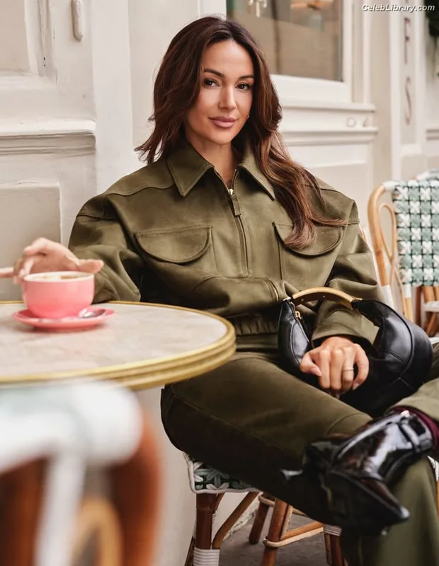 Michelle Keegan photo 4 of 535
