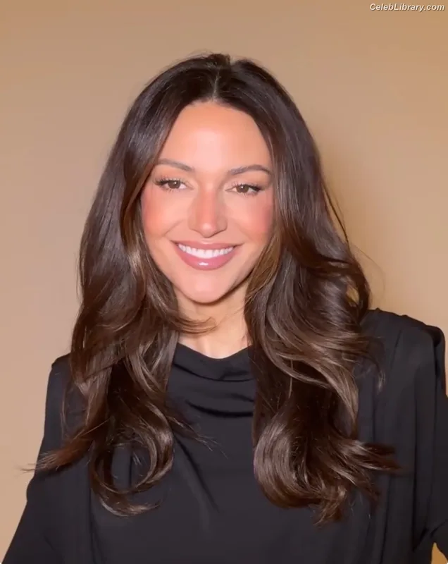 Michelle Keegan photo 16 of 535