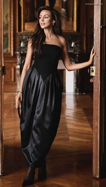 Michelle Keegan photo 3 of 535