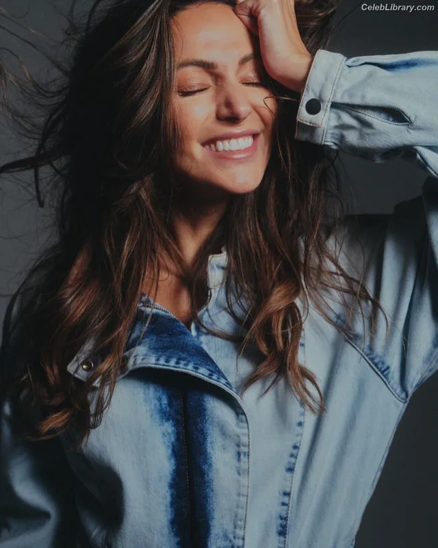 Michelle Keegan photo 1 of 535