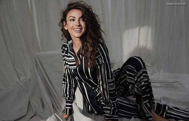 Michelle Keegan photo 10 of 535