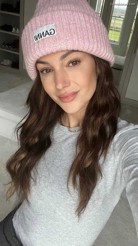 Michelle Keegan photo 15 of 535