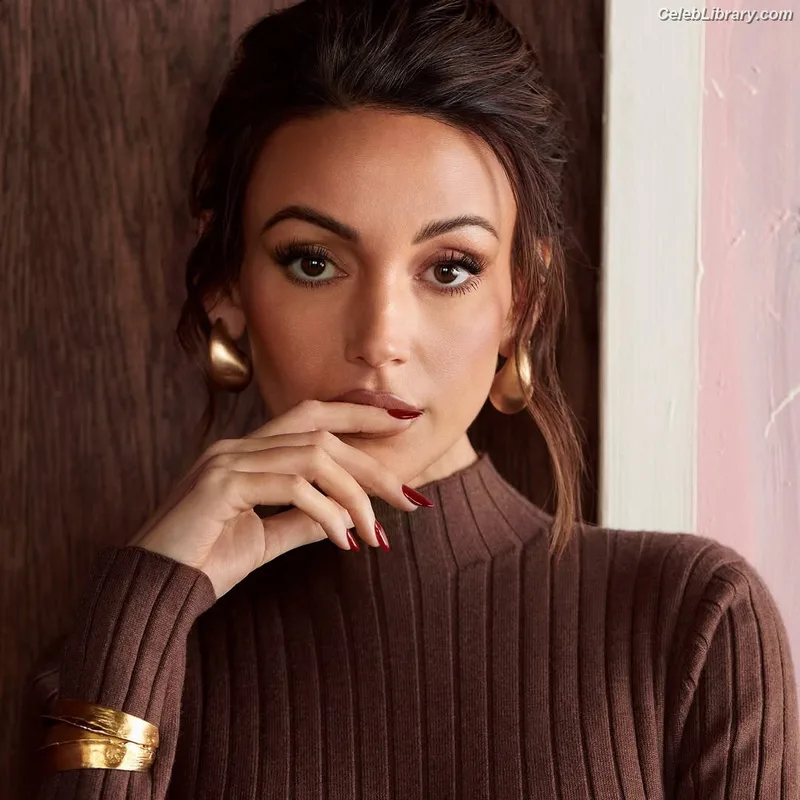 Michelle Keegan photo 19 of 535