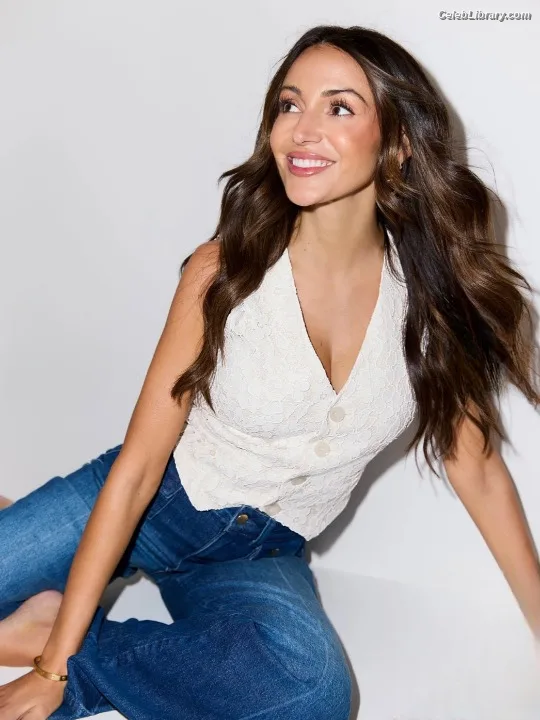 Michelle Keegan photo 8 of 535