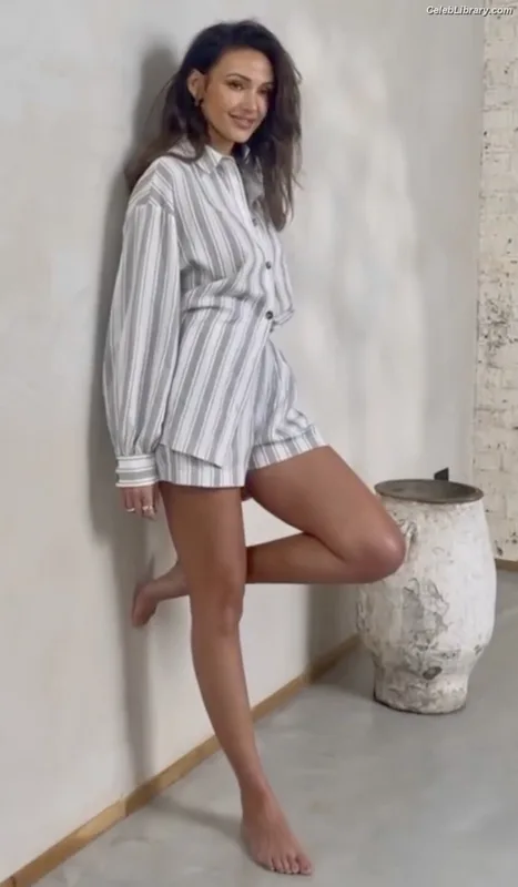 Michelle Keegan photo 5 of 535
