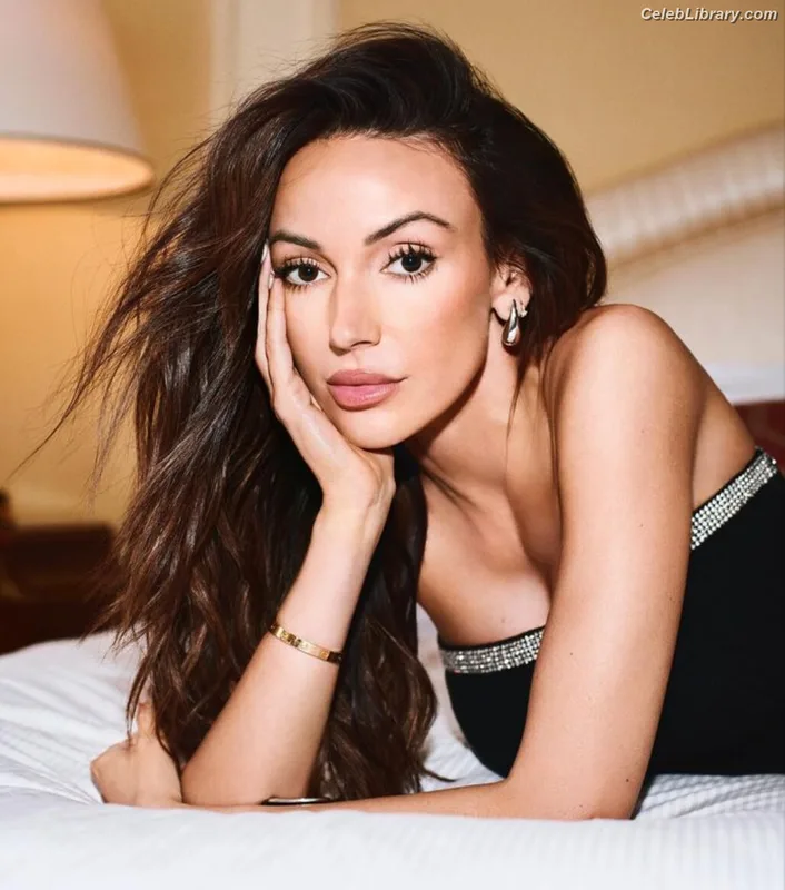 Michelle Keegan photo 7 of 535