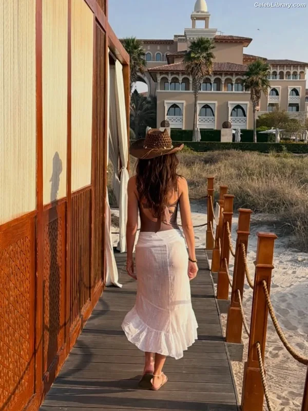 Michelle Keegan photo 20 of 535