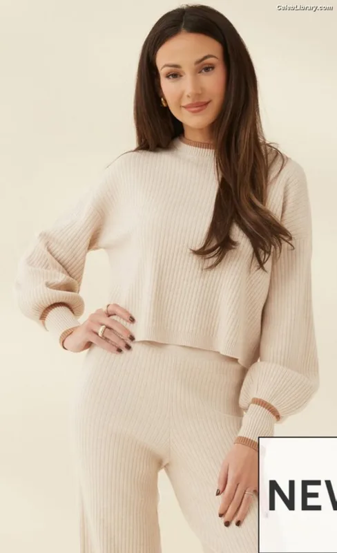 Michelle Keegan photo 1 of 535